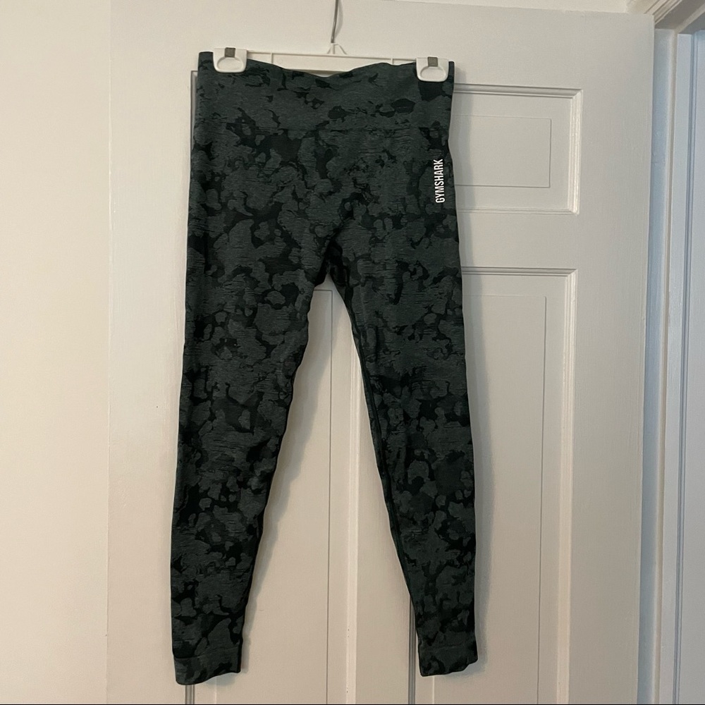 GYMSHARK DARK GREEN ADAPT CAMO LEGGINGS